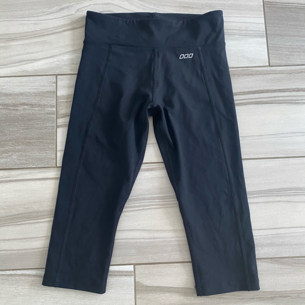 Black Lorna Jane cropped leggings - Picture 2 of 3